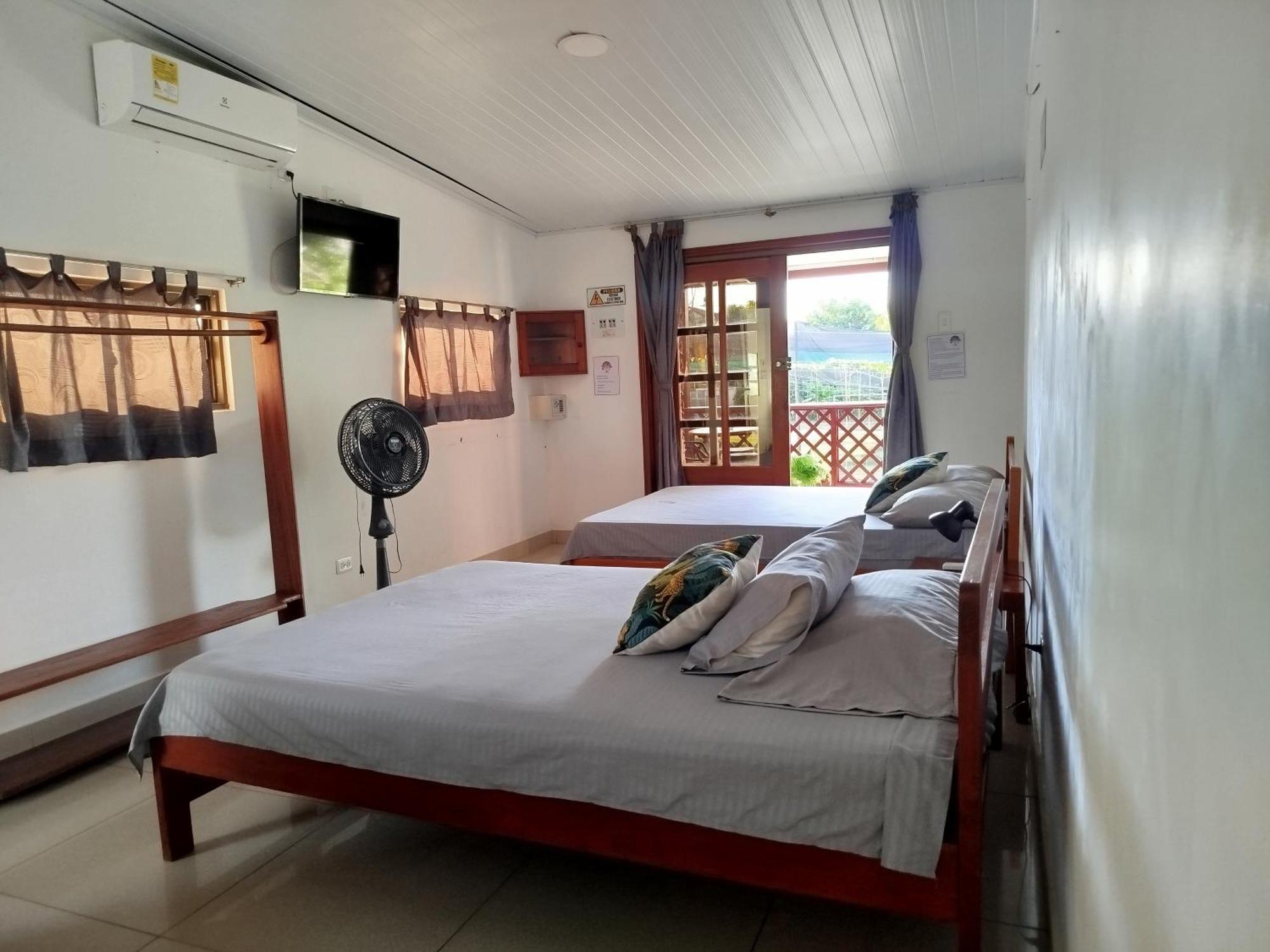 Kanaq Hotel Tours เลติเซีย ภายนอก รูปภาพ