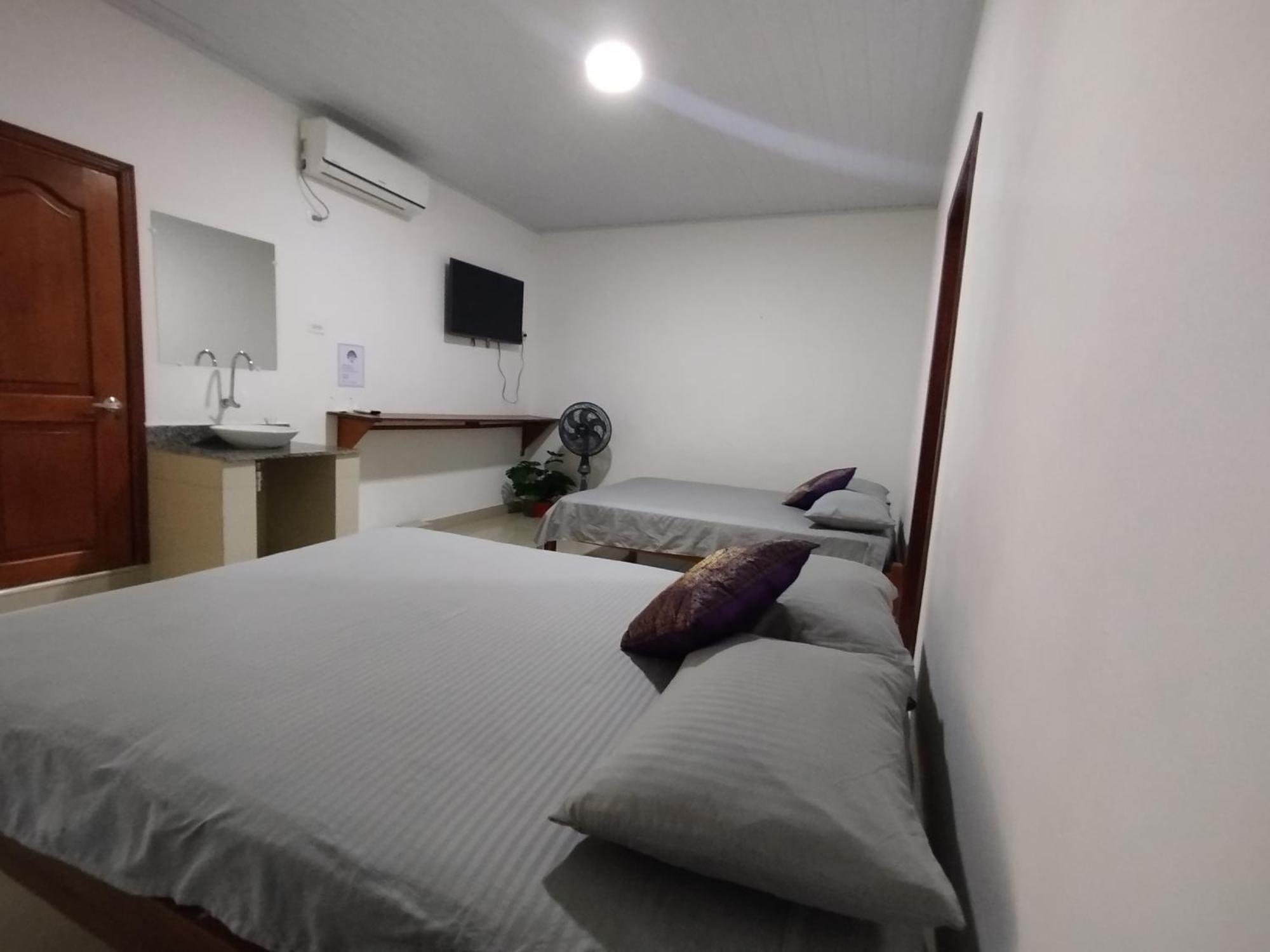 Kanaq Hotel Tours เลติเซีย ภายนอก รูปภาพ